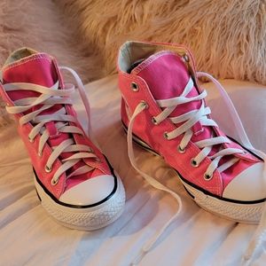Wonen's Pink Converse